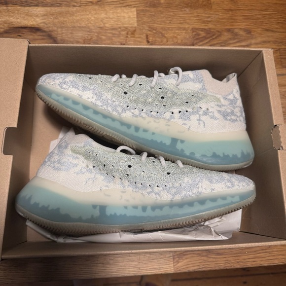 Yeezy Boost 380 - Picture 4 of 7